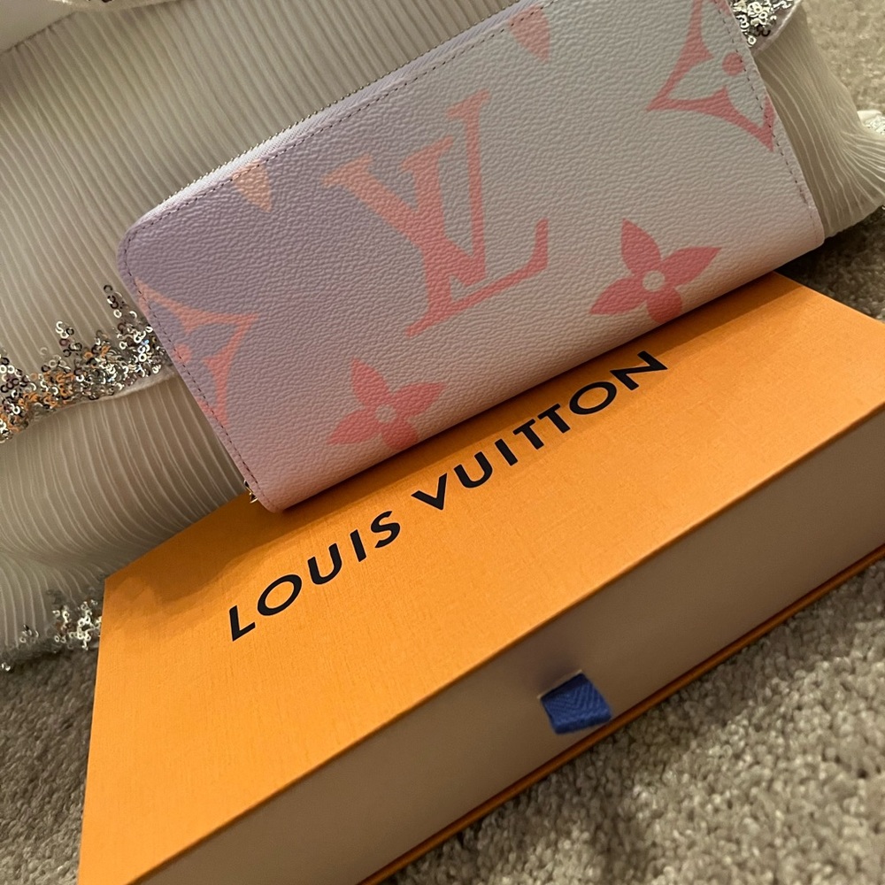 LV Sunrise Pastel Zippy Wallet 💕💜